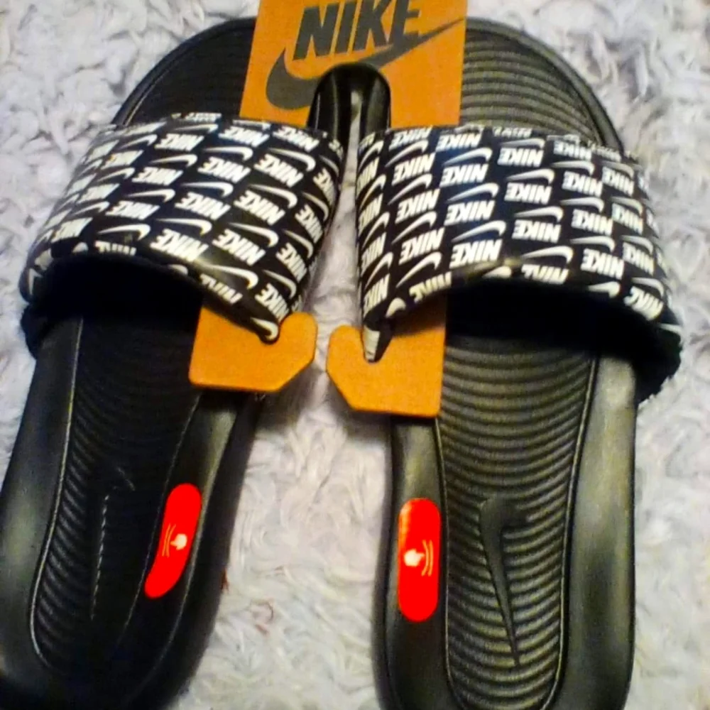 Nike Sandals - Picture 1 of 1